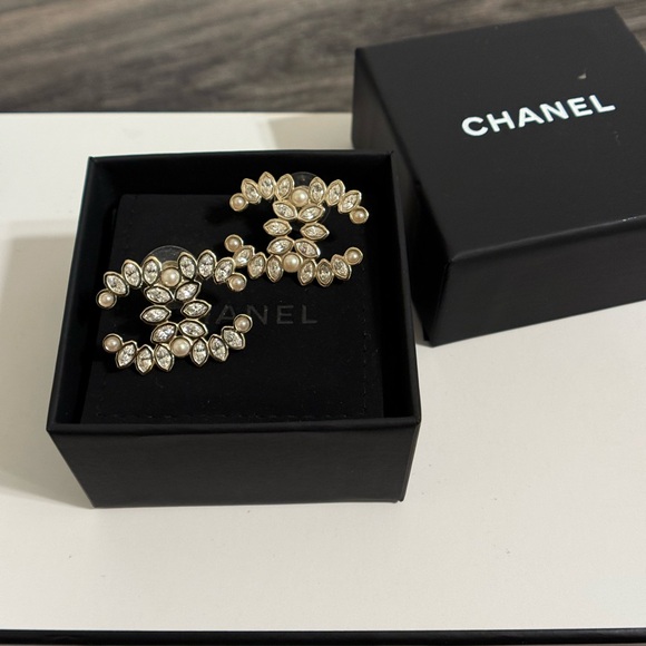 Chanel Beautiful Large Crystal Faux Pearl CC Earrings - Picture 1 of 8